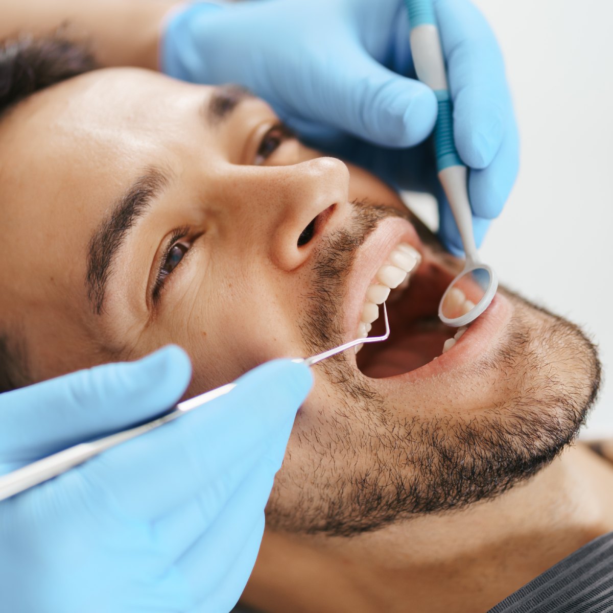 Jak zastavit krvácení zubů
